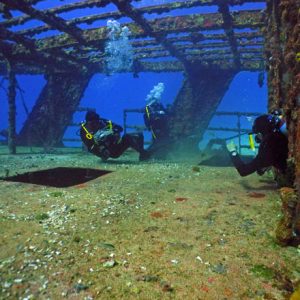 wreck diving cancun